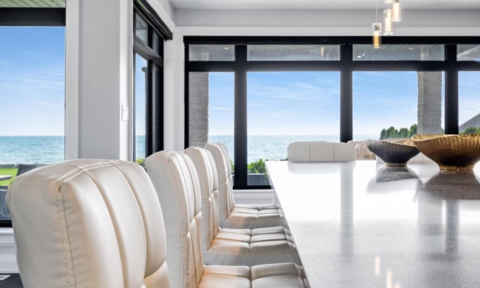Leamington House | The Carrington Cove Lake Retreat