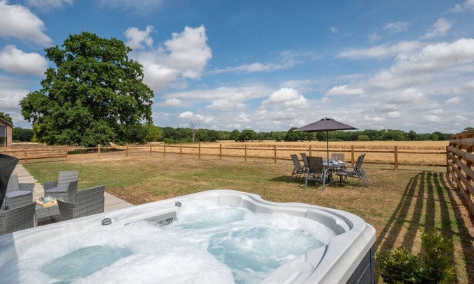Stowmarket House | The Cartlodge - Three Bedroom House, Sleeps 6