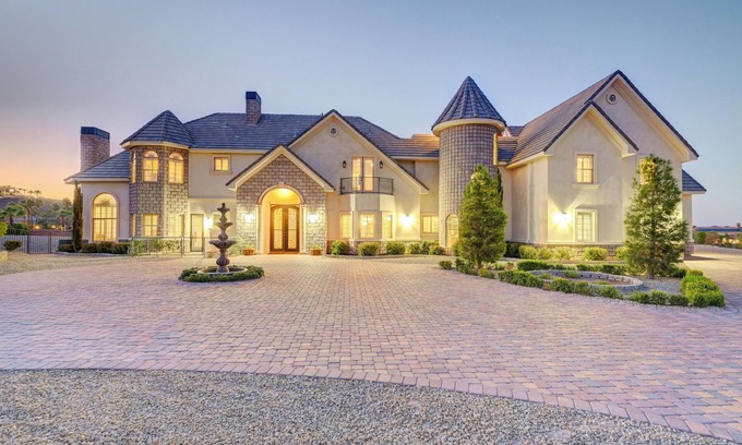 Paradise Hills House | The Castle-Pool/Spa/Billiard