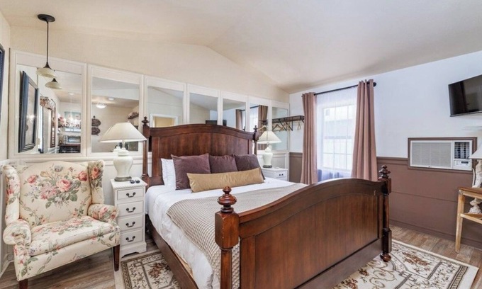 Christoval Hotel | The Cedar Room - The Ranch House Motel