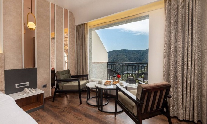 Kandaghat Hotel | The Chail Resort