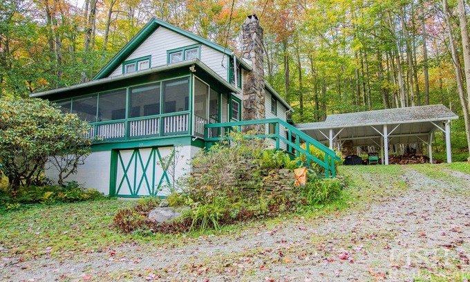 Laporte House | "The Chalet" at Lake Mokoma