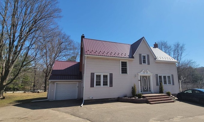Bancroft House | The chanting River Nest w/hot tub