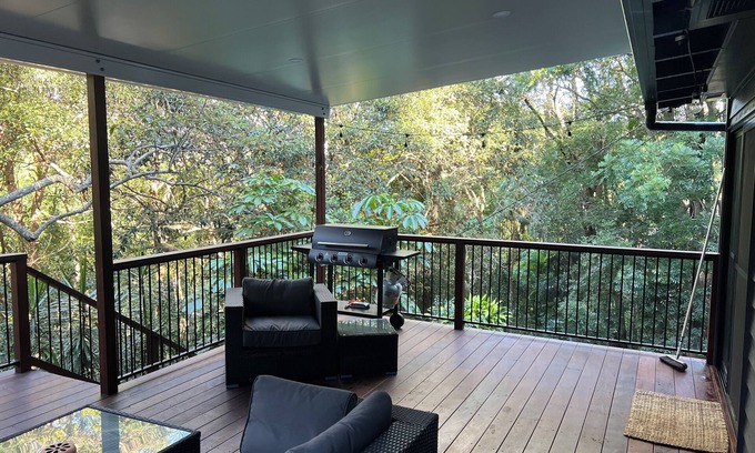 Currumbin Valley House | The Charcoal Chalet