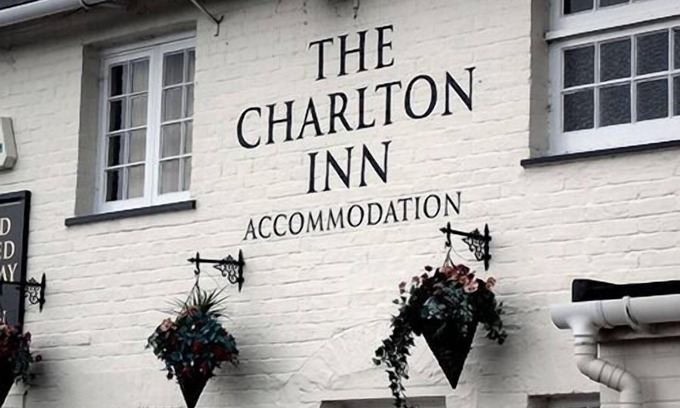 Charlton Marshall Hotel | The Charlton Inn