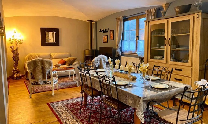 Bouillon House | The Charm