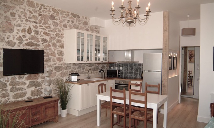 Le Suquet Apartment | The charm of the Provencal village in the heart of Cannes, next to the beaches and the Palace