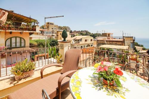Taormina City Centre Apartment | The Charme of Sicily