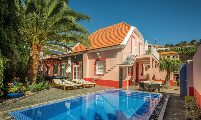 Santa Luzia Villa | The charming house of Funchal!