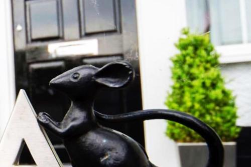 Tettenhall House | The Cheesehouse-sleeps 8-detached house Tettenhall