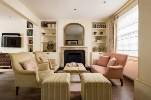 Brompton & Hans Town House | The Chelsea Abode - 4BDR Home with Terrace