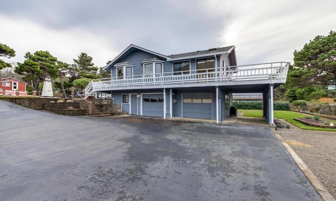Lincoln Beach House | The Chinook House