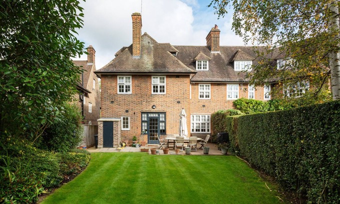 Golders Green House | The Chromatic Collection, by Veeve