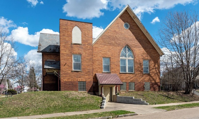 Old North Columbus House | The Church - 6BR Home Near OSU, Perfect for Groups