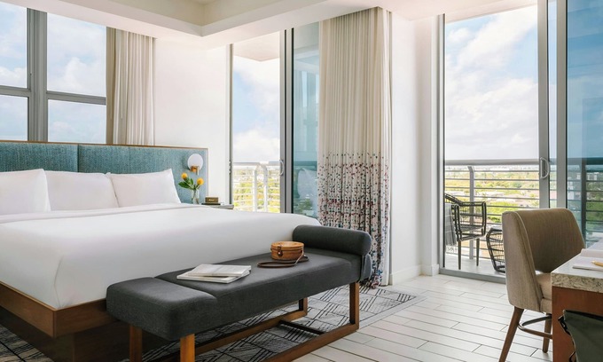 Downtown Hollywood Hotel | The Circ Hotel Hollywood, Sonder by Marriott Bonvoy
