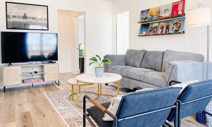 Redmond House | The City Slicker- Close to Restaurants and Trails!
