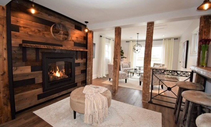 St. Davids House | The Clement House est 1786, backing onto the Ravine Vineyard Estates Winery