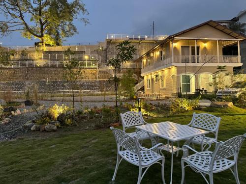 Bullawala Villa | The Cliff House, 3BR LUX Villa 2km to Rajpur Road