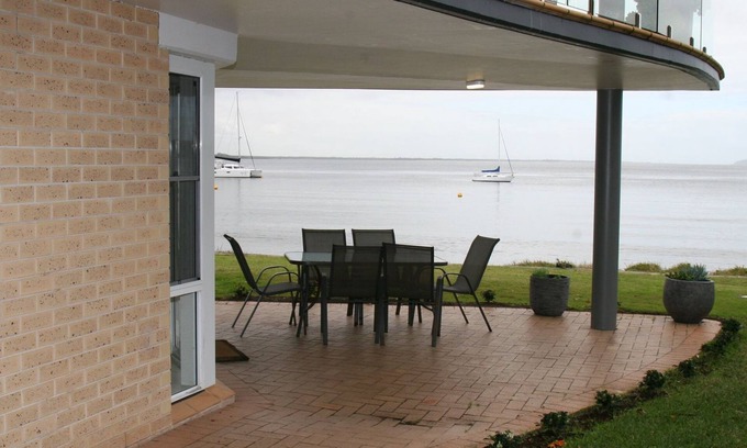 Soldiers Point Apartment | The Clippers, 1/131 Soldiers Point Road - fabulous waterfront unit