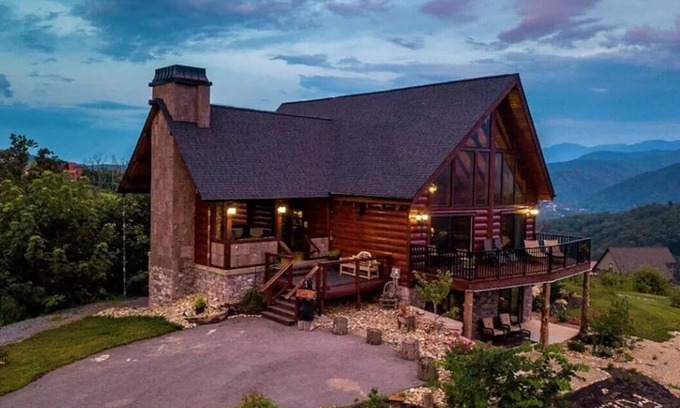 Chalet Village North Cabin | The Cloud 9 Lodge-Wedding and Vacation Destination