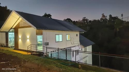 Elappara Villa | The Cloud Mountain Tourist Villa