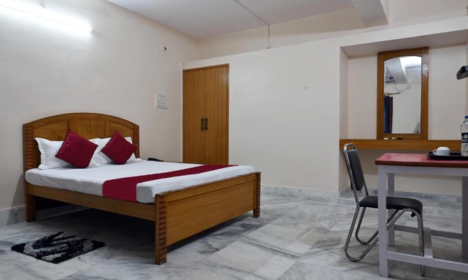 Patna Hotel | The Clovers Inn Boring Road