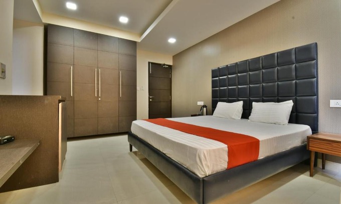 Patna Hotel | The Clovers Inn