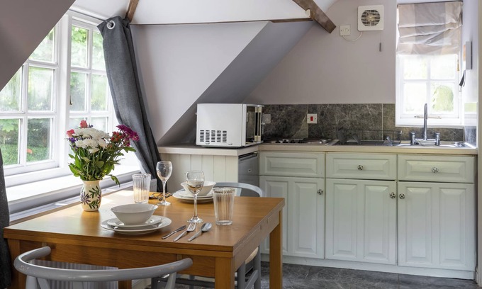 Box Apartment | The Coach House