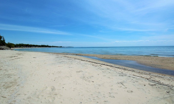 Sherkston Cottage | The Coach House - Nature at its best. Private Beach Access, Creek, Sleeps 4