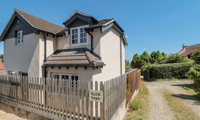Lyme Regis House | THE COACH HOUSE, pet friendly, with a garden in Lyme Regis