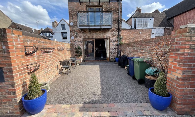 Tewkesbury House | THE COACH HOUSE, pet friendly, with a garden in Tewkesbury