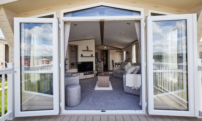 Cayton Bay Apartment | The Coast, Cayton Bay