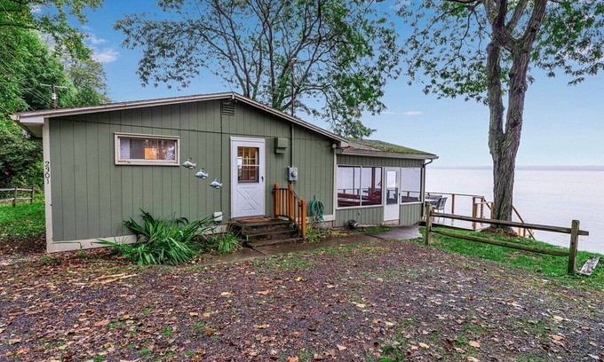Town of Torrey House | The Coastal Cottage at Seneca Lake