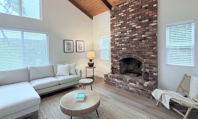 San Simeon House | The Coastal Hideaway - Charming Upgraded Home in Scenic Cambria