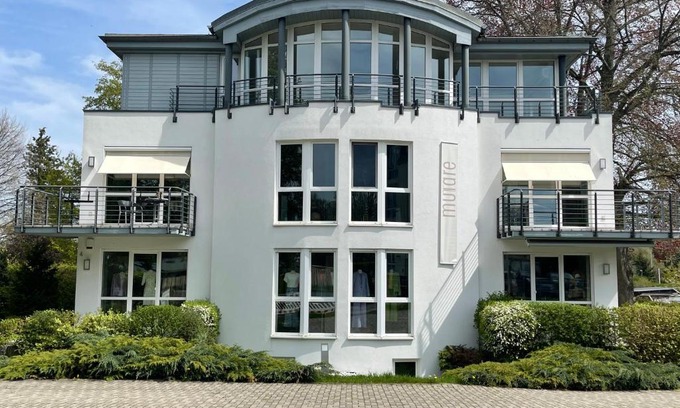 Borna-Heinersdorf Apartment | The Coffee Jacket Apartment