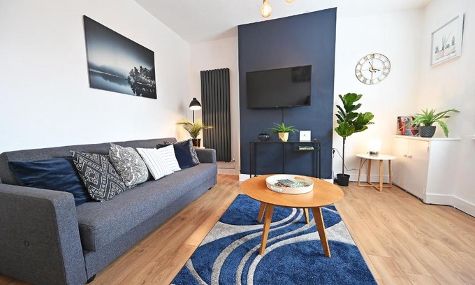 City Centre House | The Coffee Pot Cottage in Town Centre FREE Parking