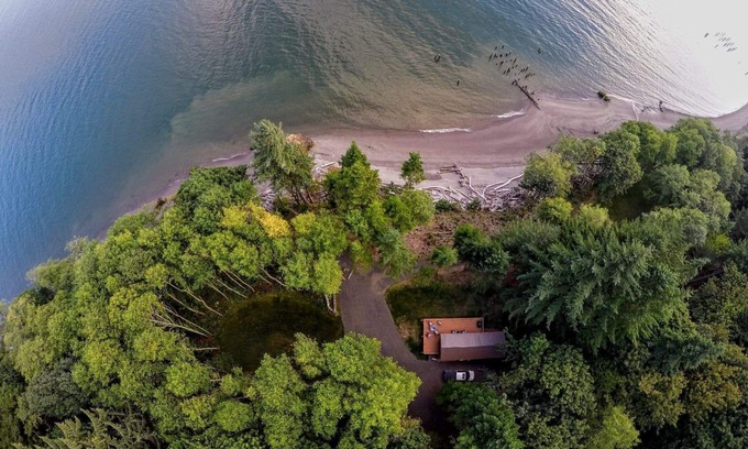 Rosburg Cabin | The Coho Cabin is located at the historic fishing town of Pillar Rock.
