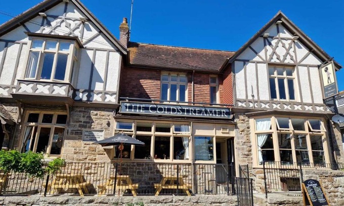 Gulval Bed & Breakfast | The Coldstreamer Inn