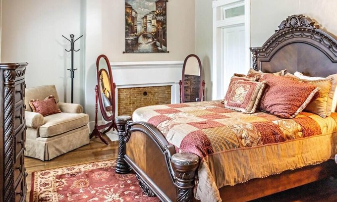Tazewell House | The Colonel May Room