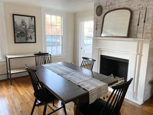 Athens House | The Colonial on the Hudson