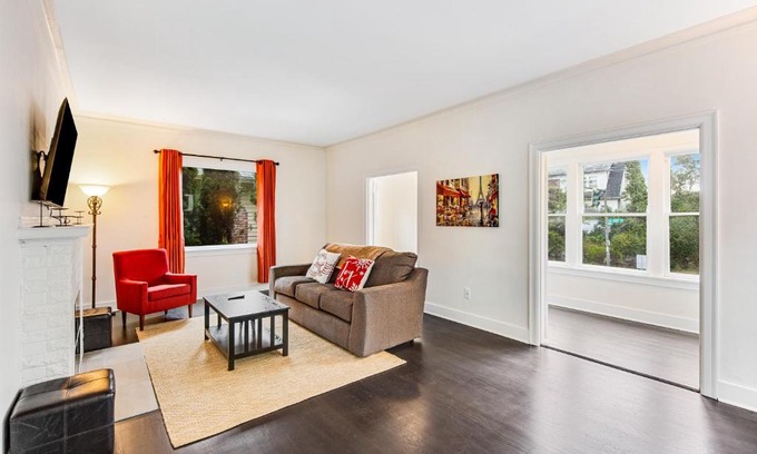 Wallingford House | The Colonial