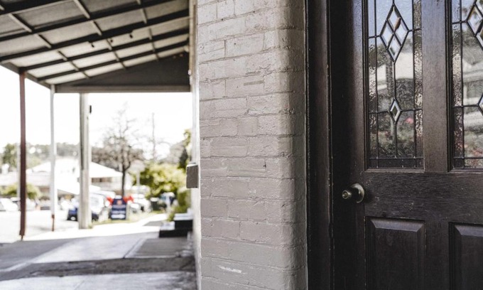 Millthorpe Hotel | The Commercial Quarters - Room 2-has air conditioning, free WIFI, TV and fridge