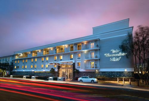 Victoria and Alfred Waterfront Hotel | The Commodore Hotel