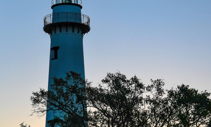 Saint Simons Island Condo | THE CONDO THAT HAS IT ALL.LAKE AND GOLF VIEWS MINUTES TO THE BEACH!