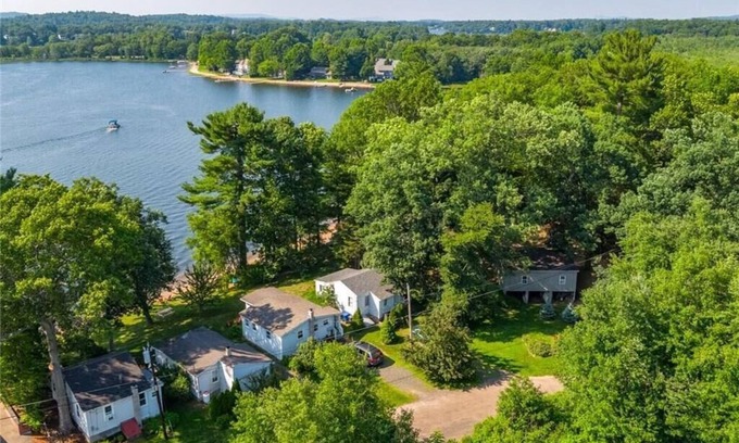 Melrose House | The Congamond Cottages: Private Lakefront Cottage