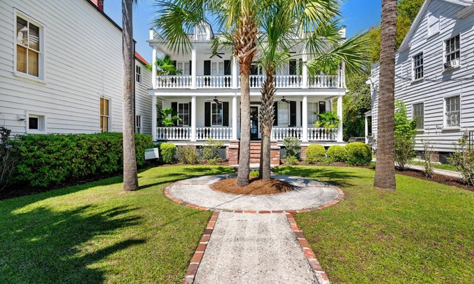 Cannonborough Elliotborough House | The Congaree House | DT Oasis + Carriage House!