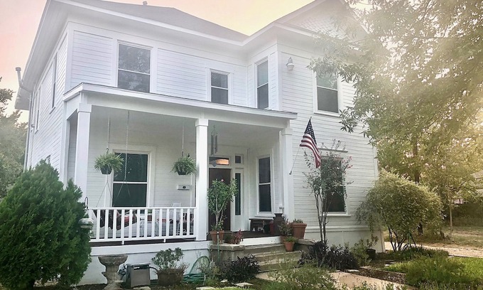 Brazos House | The Conner House- Historic Waco Home minutes from Magnolia and Baylor