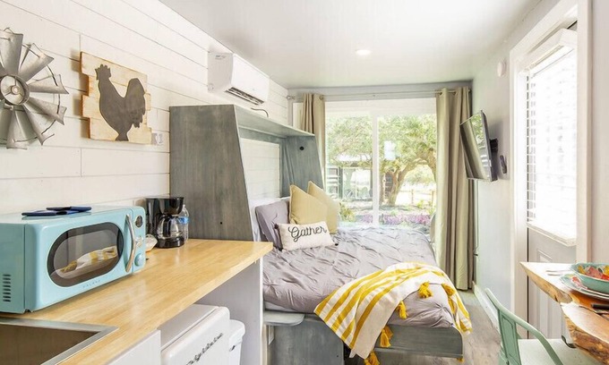 Johnson City House | The Container Retreat @ 290 Wine Trail #3