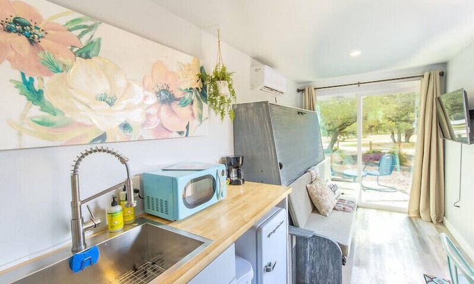 Johnson City House | The Container Retreat @ 290 Wine Trail #4