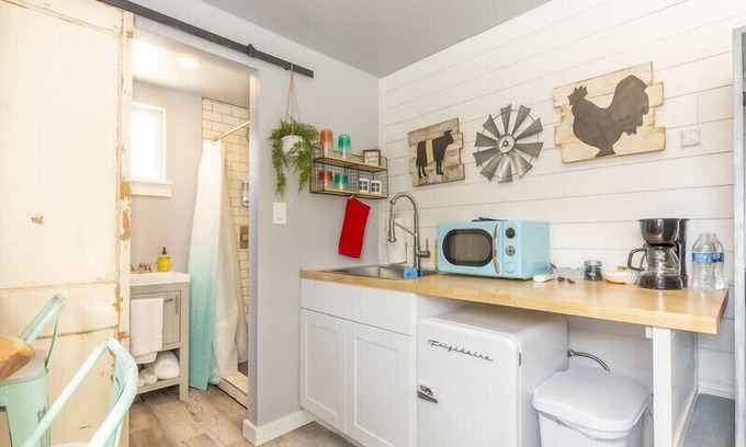 Johnson City House | The Container Retreat @ 290 Wine Trail #5